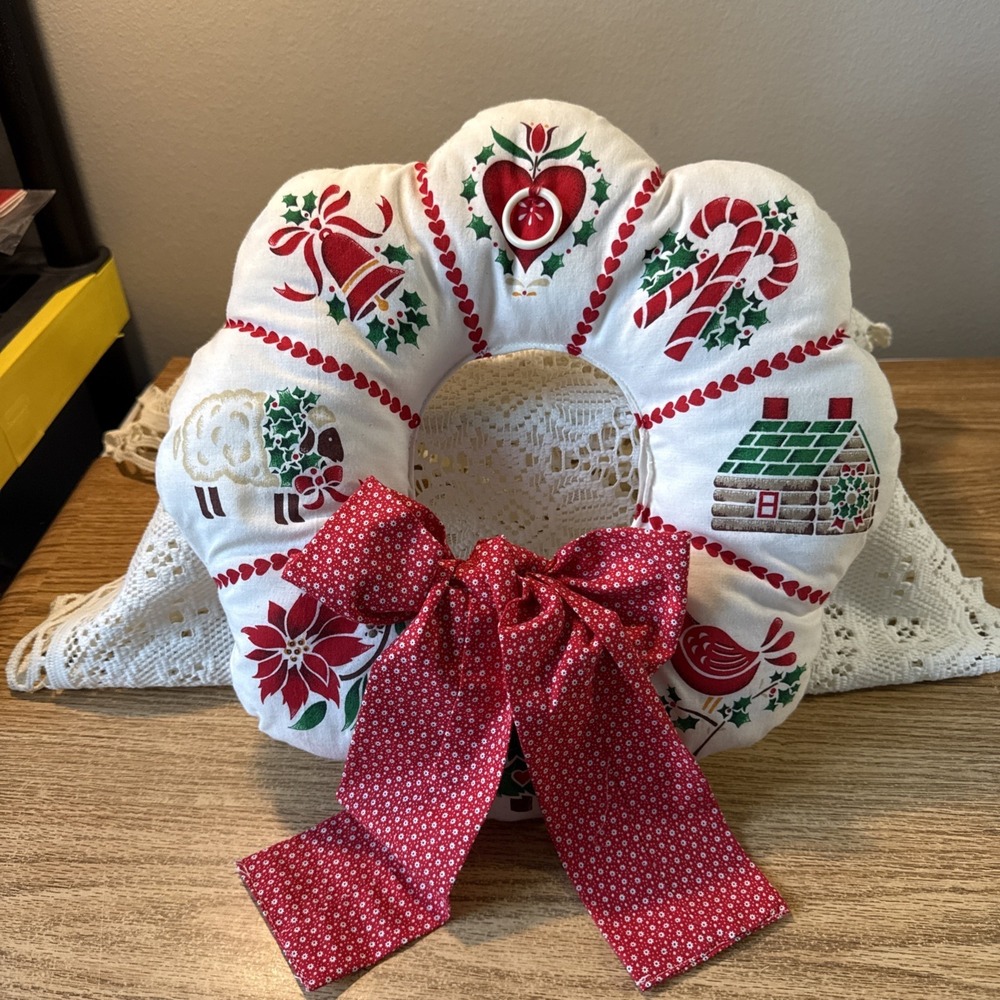Vintage Christmas Stuffed Wreath Pillow Fabric Holiday Wall Hanging Cottage